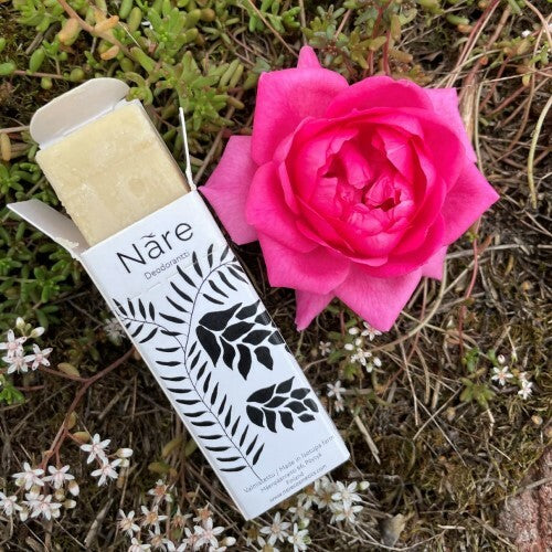 Alumiiniton deodorantti ruusunen.